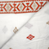 Crêpe viscose brodé Justine rouge fond blanc cassé