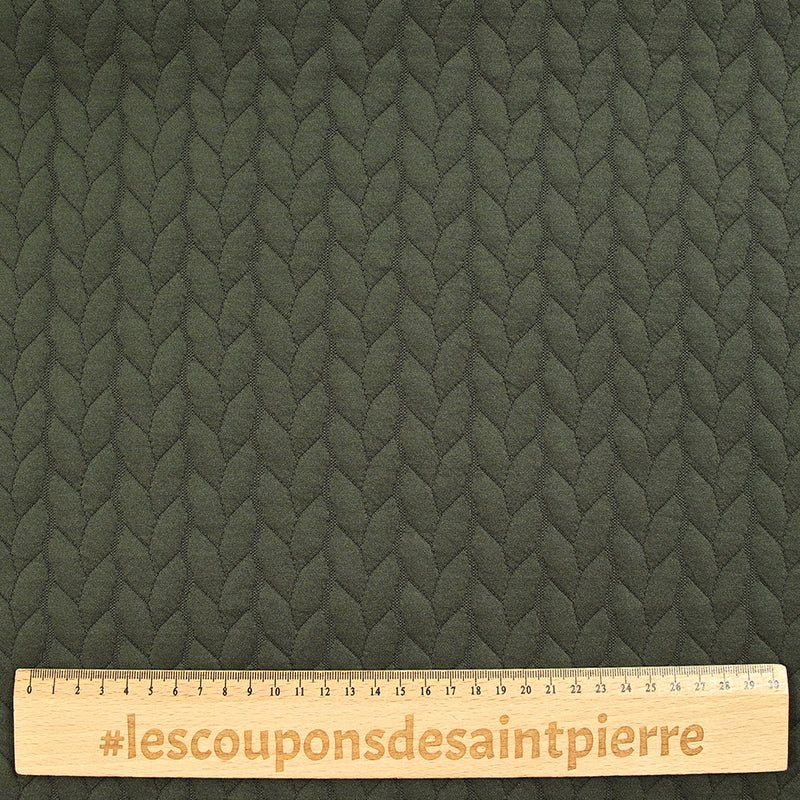 Matelassé matelassé braids military green background