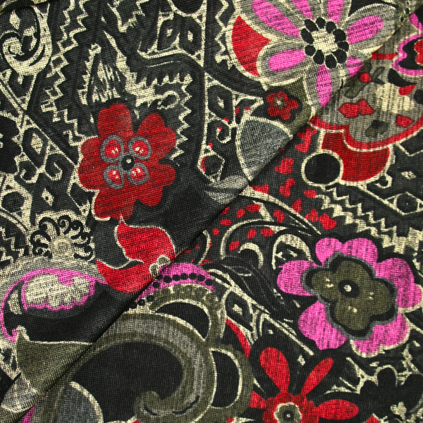 Maille polyester fleur rose et rouge fond noir