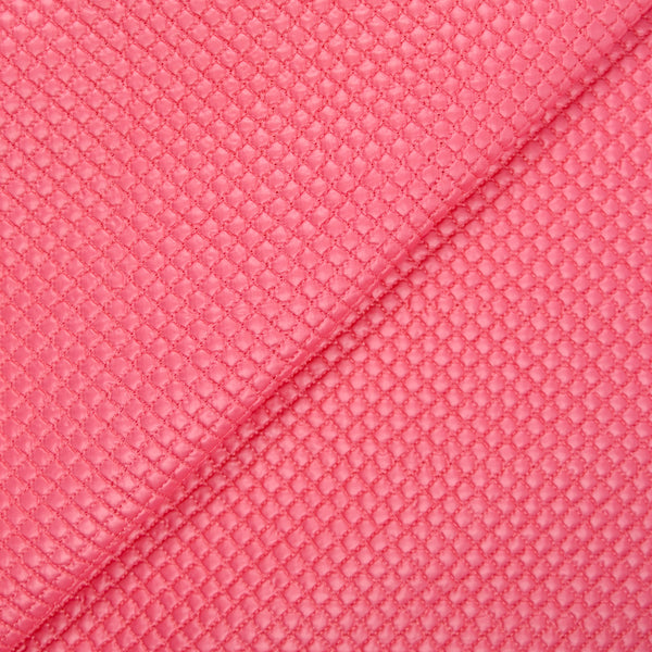 Matelassé à carreaux rose
