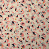 Mousseline crinkle imprimée plumetis léopard rose fond écru