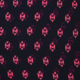 Mousseline imprimée ikat rose fluo fond bleu nuit