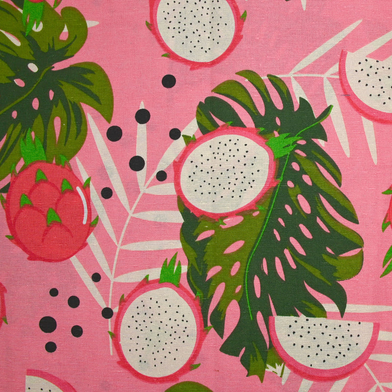 Polycoton imprimé monstera et fruit du dragon fond rose