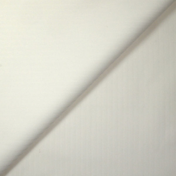 Polyester fines rayures ton sur ton blanc cassé