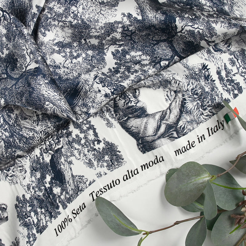 Satin de soie imprimé dans la jungle marine fond blanc