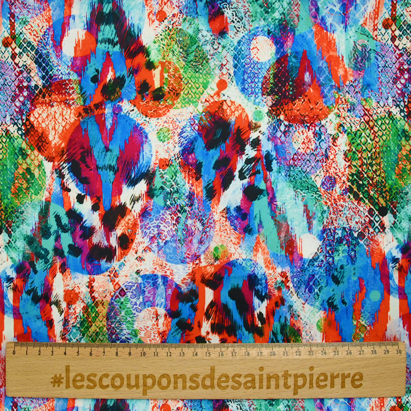 Satin de polyester imprimé peau d'animal bleu et rouge