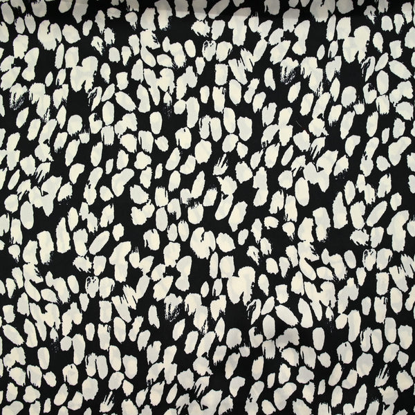 Satin polyester tache fond noir