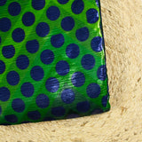 Velours de polyester Lurex imprimé grand pois bleu fond vert