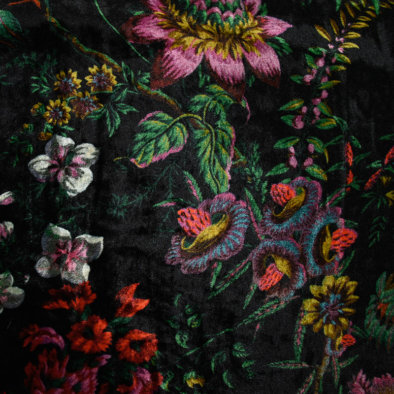 Velours de soie et viscose imprimé romantique fond noir