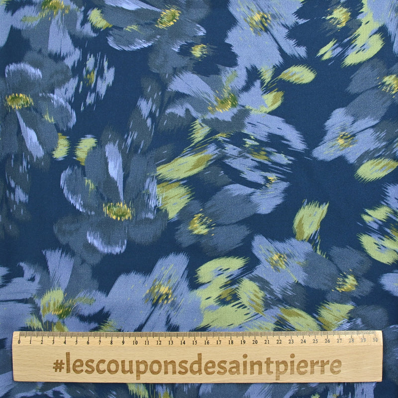 Viscose imprimée ondes de fleurs fond bleu foncé