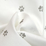 Piqué de coton imprimé pattes de chien grises sur fond blanc Coupon 45x45 cm