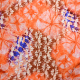 Satin de soie imprimé style tie and dye orange et bleu