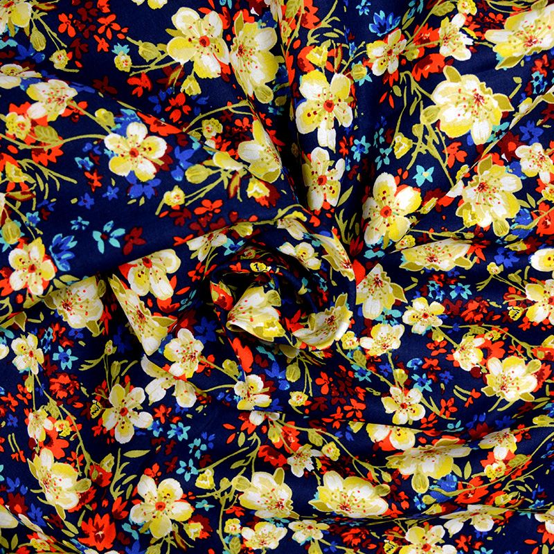 Coton imprimé fleuris idyllique sur fond bleu foncé