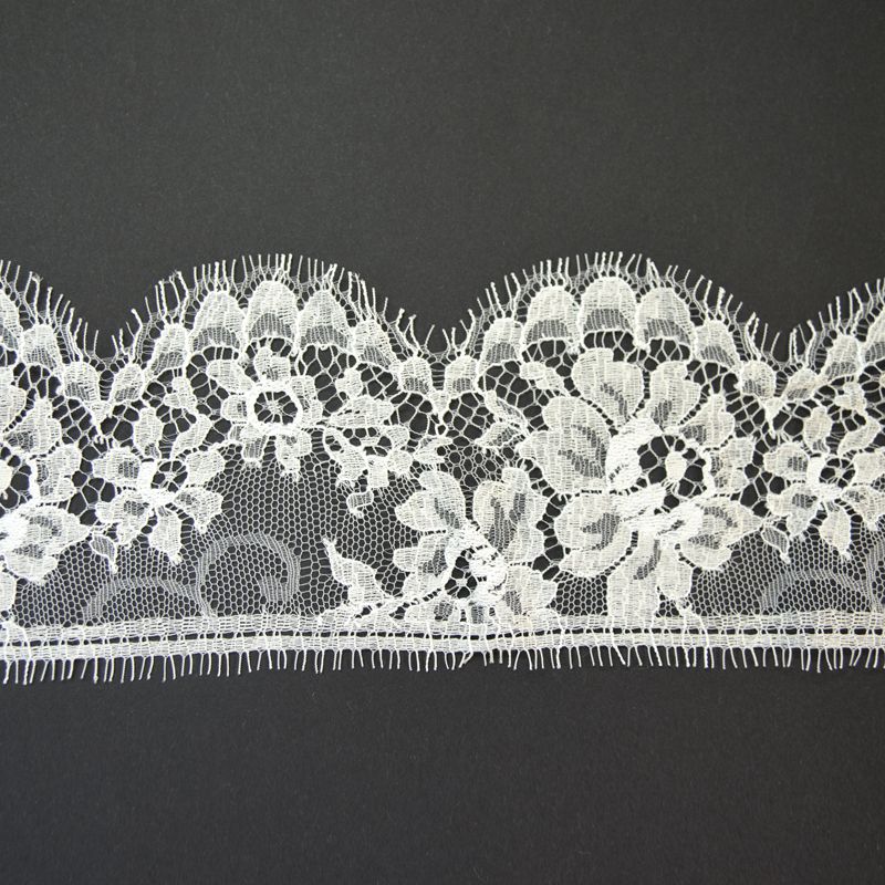Ruban de Dentelle de calais® blanc cassé feston à fleurs au mètre
