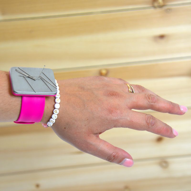 Bracelet magnétique pour épingles rose