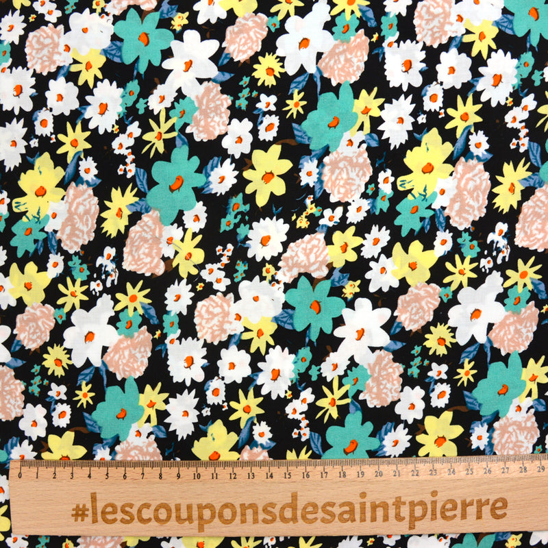 Printed viscose Lina Green Black Background