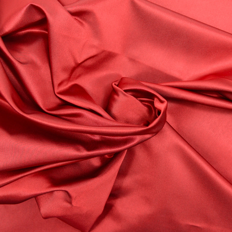 Satin duchesse polyester rouge foncé