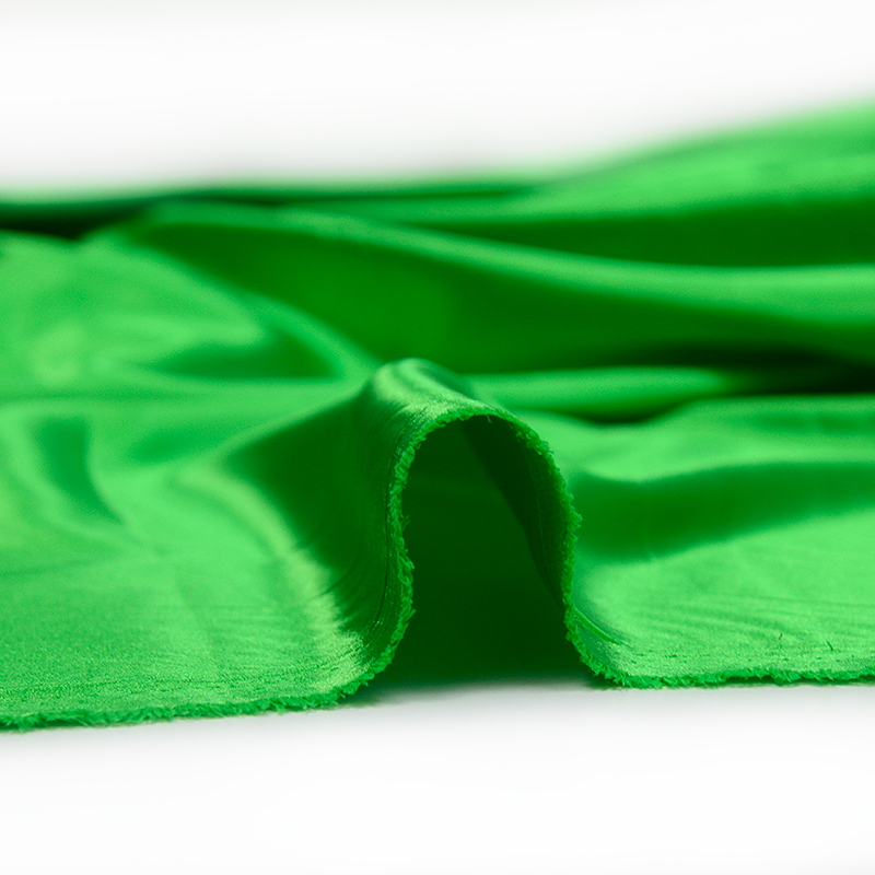 Vert Prairie Satin Polyester uni vert prairie – Les Coupons de Saint-Pierre