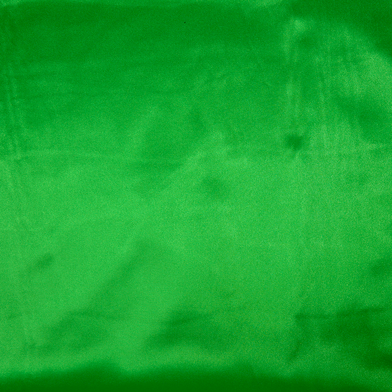Vert Prairie Satin Polyester uni vert prairie – Les Coupons de Saint-Pierre