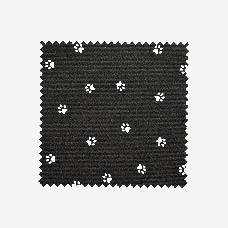 Piqué de coton imprimépattes de chien blanches sur fond noir Coupon 45x45 cm