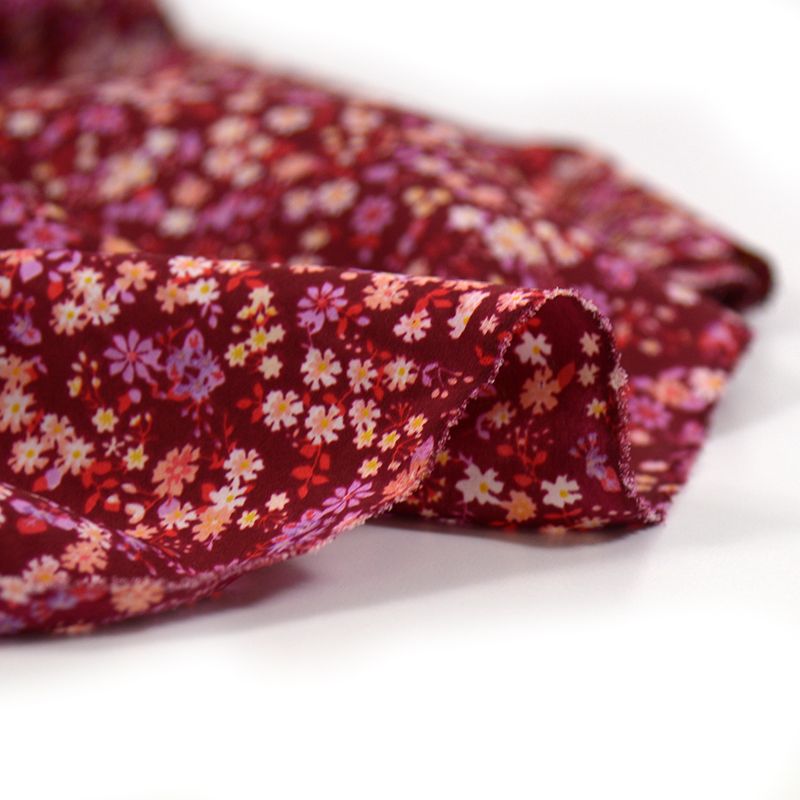 Microfibre imprimée alambiquée fond bordeaux